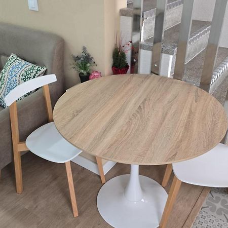 La Isla De Mirabel Apartment Пласенсия Екстериор снимка