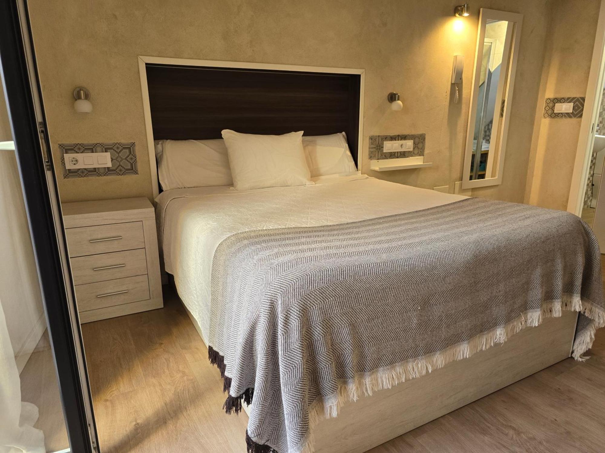 La Isla De Mirabel Apartment Пласенсия Екстериор снимка